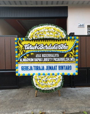 Papan Bunga Duka di Mamboro Barat